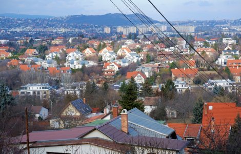 Românii cumpără case ieftine în Ungaria. Cât costă o locuință cu două camere și o curte de 1.500 mp