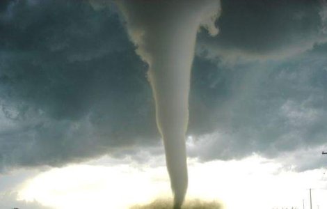 STUDIU: Oamenii se tem mai mult de catastrofe naturale decat de razboi