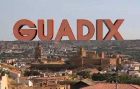  Video  Orasul spaniol unde jumatate din populatie traieste in pesteri