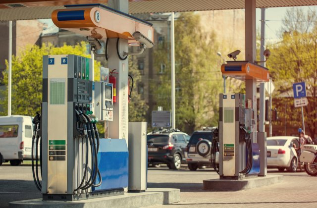 Prețurile carburanților au explodat &icirc;n Ungaria. Șoferii trec granița &icirc;n Slovacia sau Rom&acirc;nia ca să facă plinul