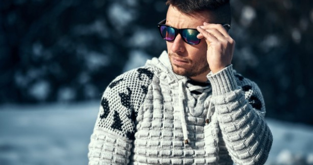 7 motive pentru a purta ochelarii de soare și în afara sezonului cald