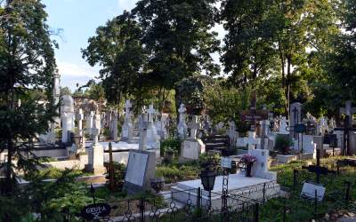 E scump și să mori în...