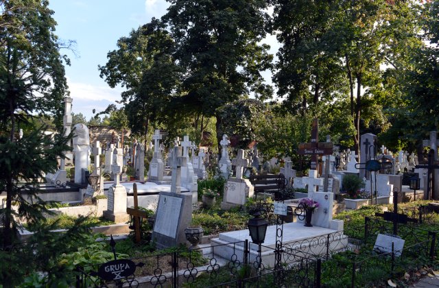 E scump și să mori &icirc;n Rom&acirc;nia. Un loc de veci se vinde și cu 6.000 de euro