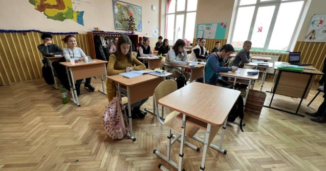 Copiii din Daneș pot numi acasă școala renovată de un ONG cultural