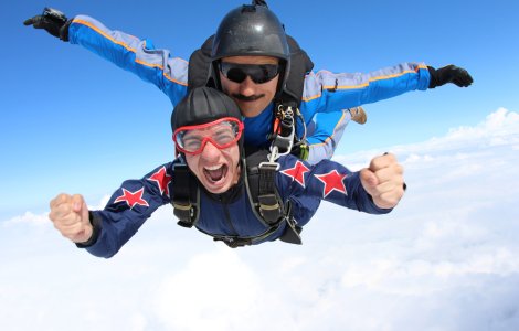 Cursuri gratuite pentru cei care își doresc devină piloţi sau paraşutişti, la Aeroclubul României