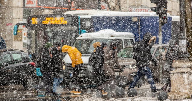 ANM: COD PORTOCALIU de viscol și ninsori în 5 județe. COD GALBEN de vreme severă până duminică dimineață în București și alte 22 de municipii