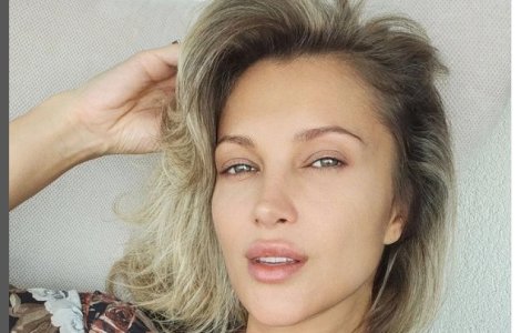 Au trecut trei ani de la moartea mamei Lorei. Mesajul dureros transmis de artistă: „Îmbrățişează-ți părinții pentru mine”