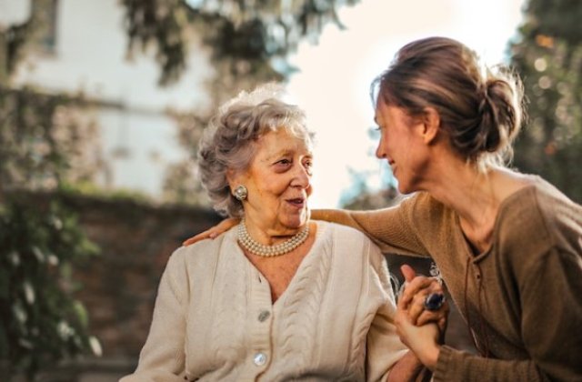 Cum să &icirc;ți surprinzi mama de 8 martie? 6 idei de cadouri speciale