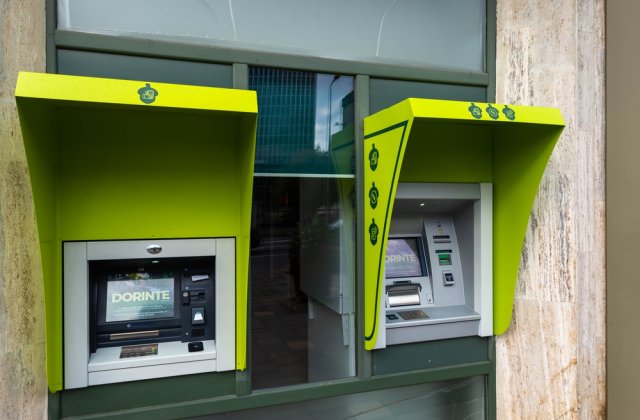 Un bancomat a luat foc &icirc;n Mediaș. Banii din interior au ars