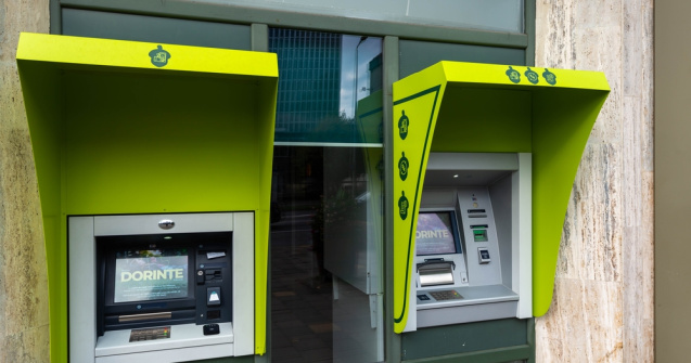 Un bancomat a luat foc în Mediaș. Banii din interior au ars