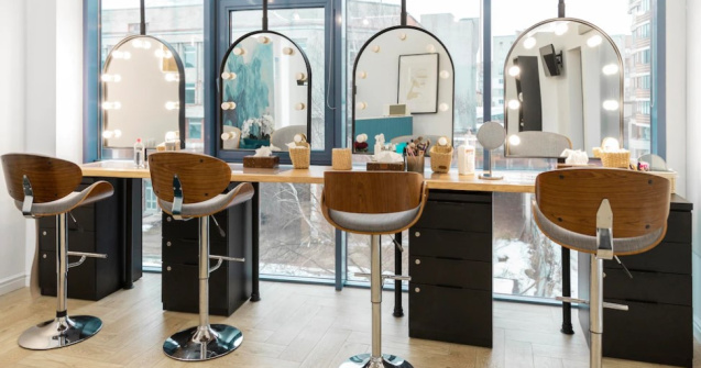 Lista de echipamente esențiale pentru salonul de înfrumusețare