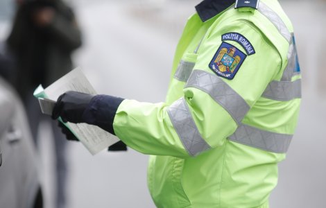 Uniformele polițiștilor la control. DNA suspectează că s-au făcut aranjamente când s-au semnat unele contracte pentru echipamente