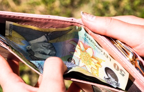 România, pe ultimul loc la salarii și economii în Europa. Unul din zece români vrea să țină bani la saltea