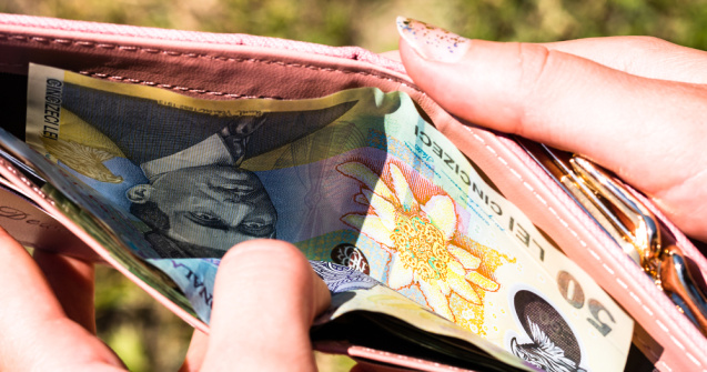 România, pe ultimul loc la salarii și economii în Europa. Unul din zece români vrea să țină bani la saltea