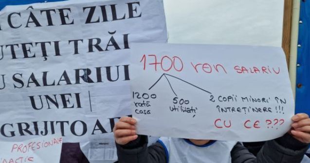 Angajații din învățământ protestează la sediul Guvernului. Ce solicită