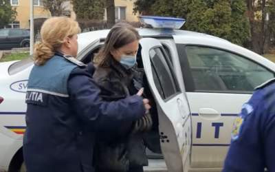 96 de colegi țin spatele...