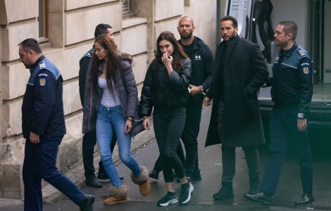 Efect catastrofal după arestarea lui Andrew Tate. Copiii îi copiază discursul la școală. Băieți către fete: „Fă-mi un sandviș”