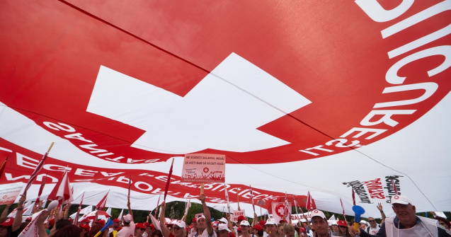 Sindicaliştii din Sănătate protestează În Piața Victoriei. Ce îi nemulțumește