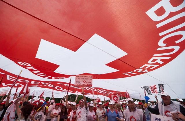 Sindicaliştii din Sănătate protestează &Icirc;n Piața Victoriei. Care sunt revendicările federației