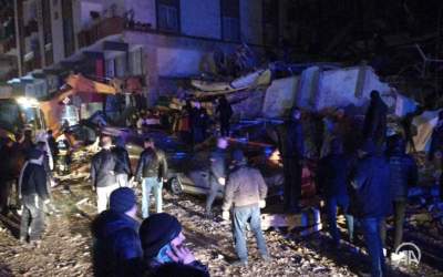 Sute de morți și răniți în...