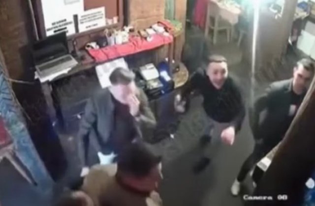 Doi consilieri locali s-au bătut &icirc;ntr-un birt din Huși. Președintele PSD Vaslui: &bdquo;Nu dezbăteau bugetul&rdquo;