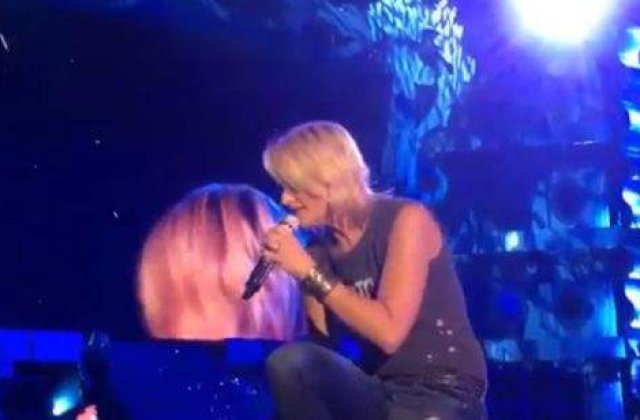 [VIDEO] Gest impresionant facut de o cunoscuta artista americana pe scena!