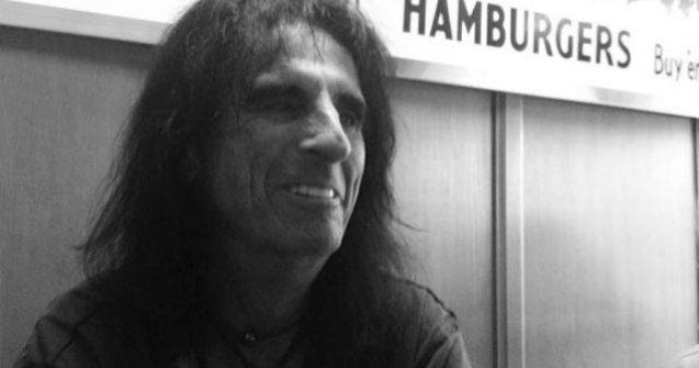 Alice Cooper si-a deschis un magazin cu haine