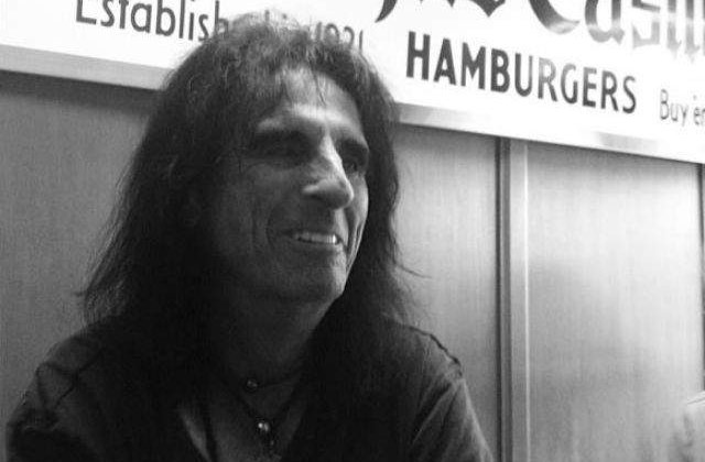 Alice Cooper si-a deschis un magazin cu haine