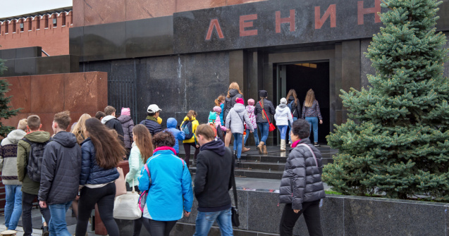 Un rus beat a încercat să fure mumia lui Lenin de la mausoleul din Moscova