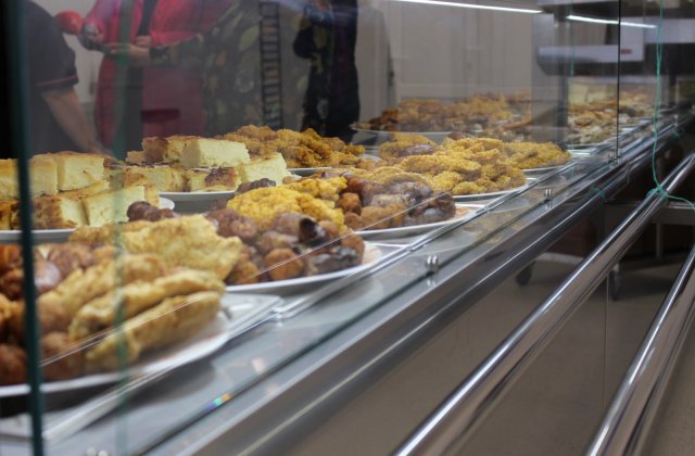 Unde poți m&acirc;nca &icirc;n Rom&acirc;nia cu puțini bani, pe săturate. Meniul complet costă doar 12 lei 