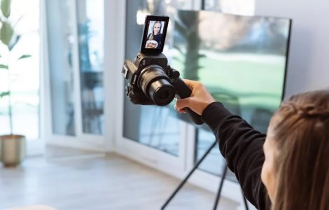 Conţinut la un nou nivel cu cel mai nou model mirrorless din Sistemul EOS R