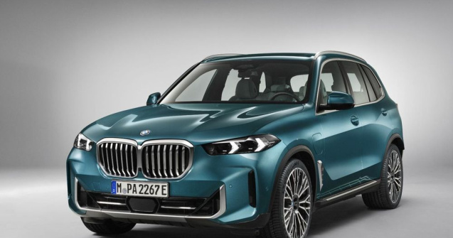 Noile BMW X5 și X6 facelift: display curbat și versiune plug-in hybrid cu 490 CP