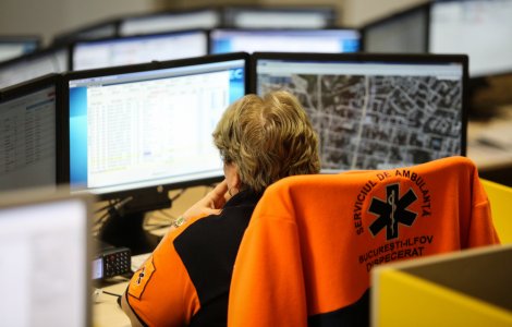 O pensionară din Brăila sună cel puțin o dată pe oră la 112