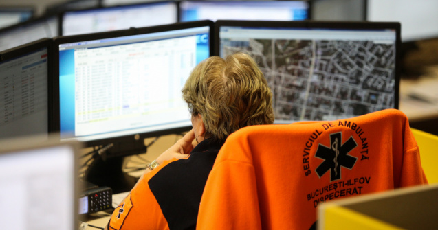 O pensionară din Brăila sună cel puțin o dată pe oră la 112