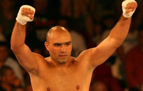  Box  Bogdan Dinu l-a invins pe Kertson Manswell prin KO tehnic la Montreal