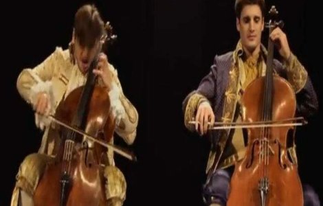  Video  2Cellos concerteaza in premiera in Romania