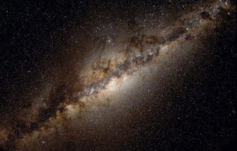 Calea Lactee, "canibalizata" de galaxia Andromeda