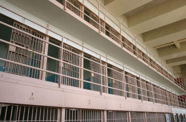 Vedete in penitenciar: Top 10 celebritati despre care nu stiai ca au fost la INCHISOARE