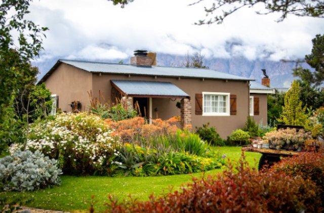 5 materiale de care ai nevoie pentru amenajarea unei curți