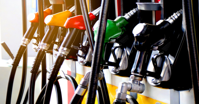 Prețul motorinei a ajuns sub pragul de 7 lei. Cât costă benzina în România