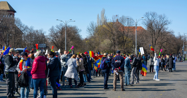 Profesorii amenință cu greva generală din cauza salariilor