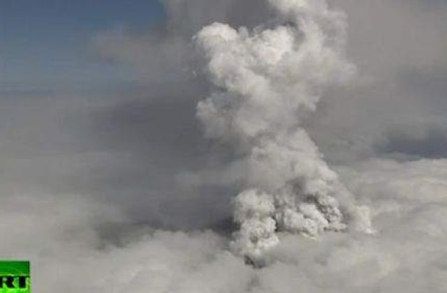 [VIDEO] Un vulcan din Japonia a erupt!