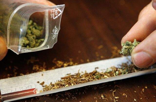 Retea de traficanti de droguri, audiata de DIICOT