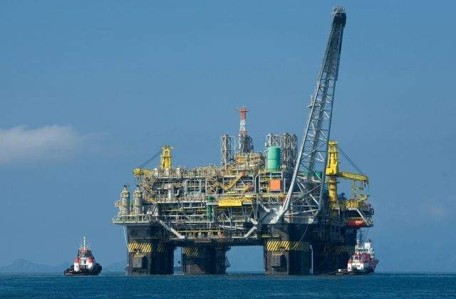 Rezerve URIASE de petrol, descoperite in regiunea arctica