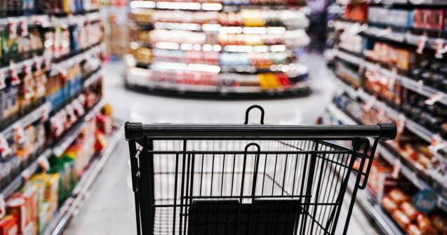 Taxa de raft și adaosul comercial, rediscutate de Guvern. Avertismentul analiștilor: „Este moartea economiei de piață”