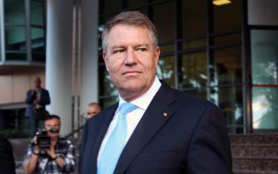 Iohannis, la un an de război:...