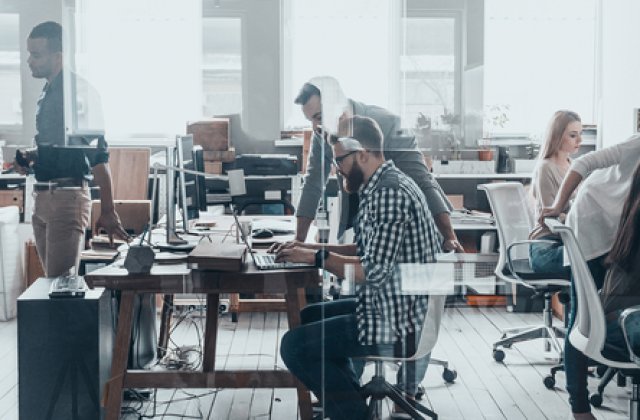 Rom&acirc;nii vor să reducă săptăm&acirc;na de muncă la 4 zile. Ce spun angajatorii