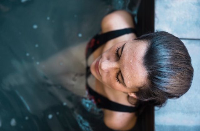 Dușurile reci au grijă at&acirc;t de pielea ta, c&acirc;t și de sănătatea mintală!