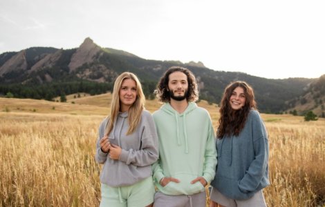 Ai multe hanorace și nu știi cum să le porți? Iată câteva idei!