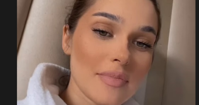 Theo Rose, mărturisiri cu lacrimi în ochi pe Instagram. Artista și-a întâlnit idolul: „Pe lângă faptul că e coincidența asta cu sarcina...”